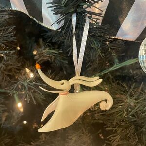 HALLMARK ORNAMENTS Zero Disney TIM BURTON’S THE NIGHTMARE BEFORE CHRISTMAS
